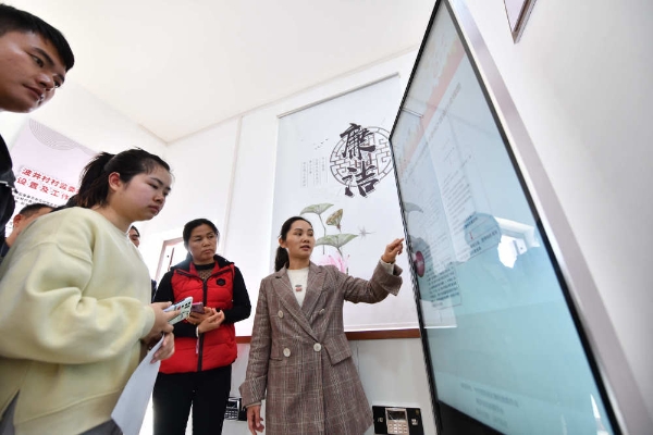 11.jpg 日出水了啊快点使劲动态图