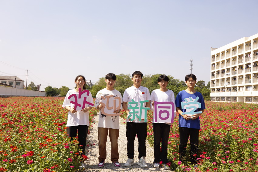 日出水了啊快点使劲动态图