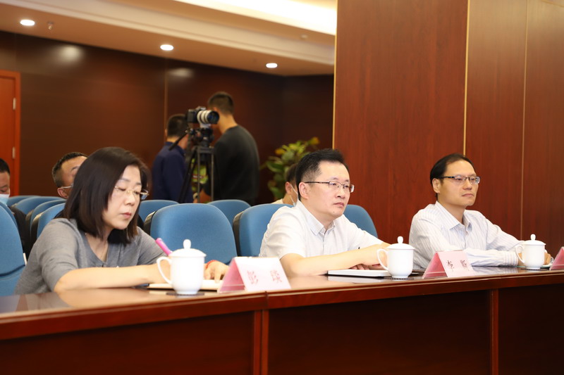 日出水了啊快点使劲动态图