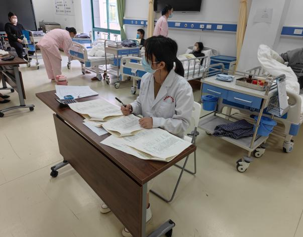 日出水了啊快点使劲动态图