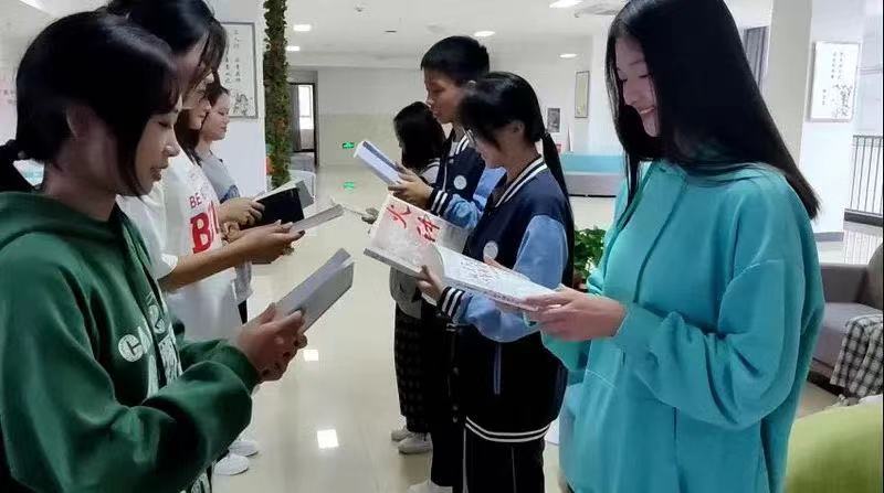 日出水了啊快点使劲动态图