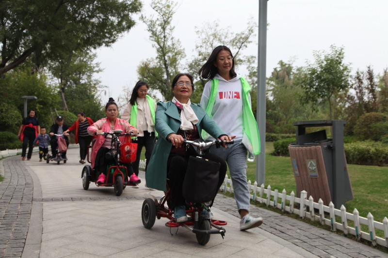 日出水了啊快点使劲动态图