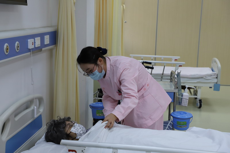 日出水了啊快点使劲动态图