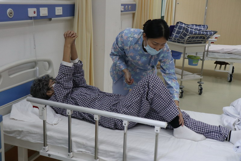 日出水了啊快点使劲动态图