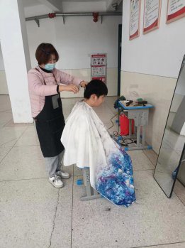 日出水了啊快点使劲动态图