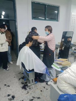 日出水了啊快点使劲动态图