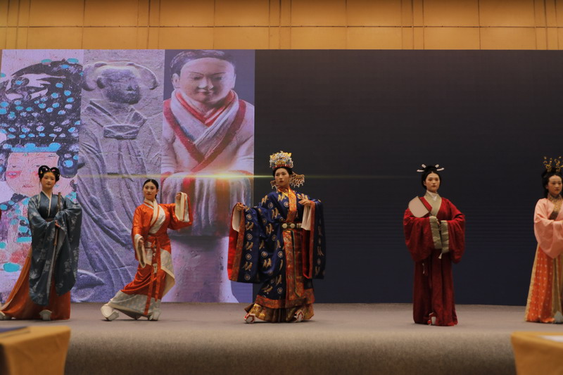 日出水了啊快点使劲动态图