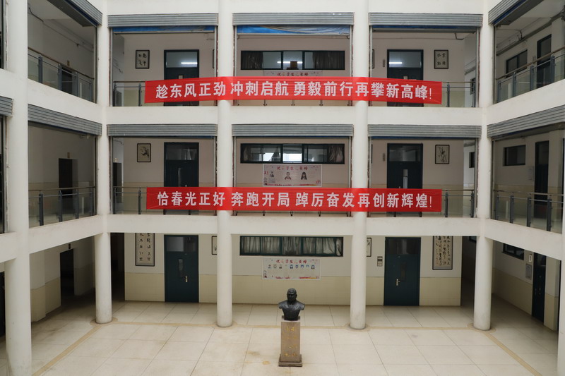 日出水了啊快点使劲动态图