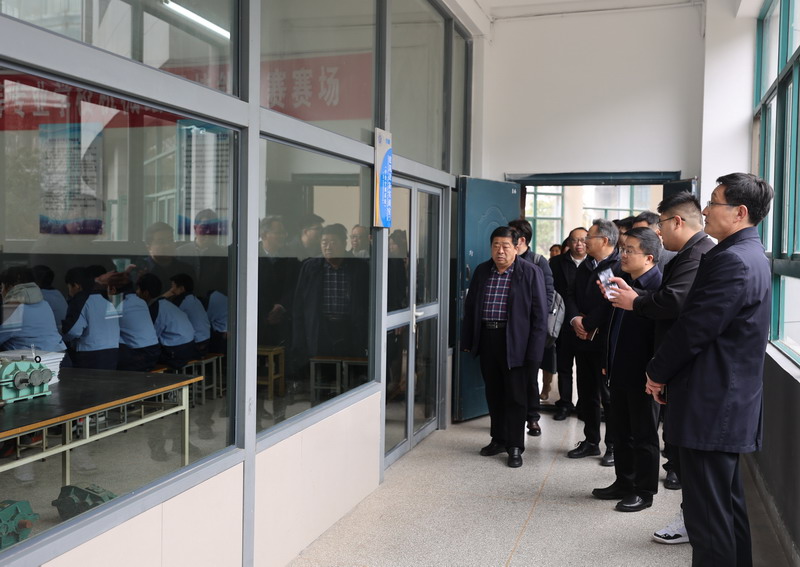 日出水了啊快点使劲动态图