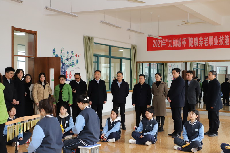 日出水了啊快点使劲动态图