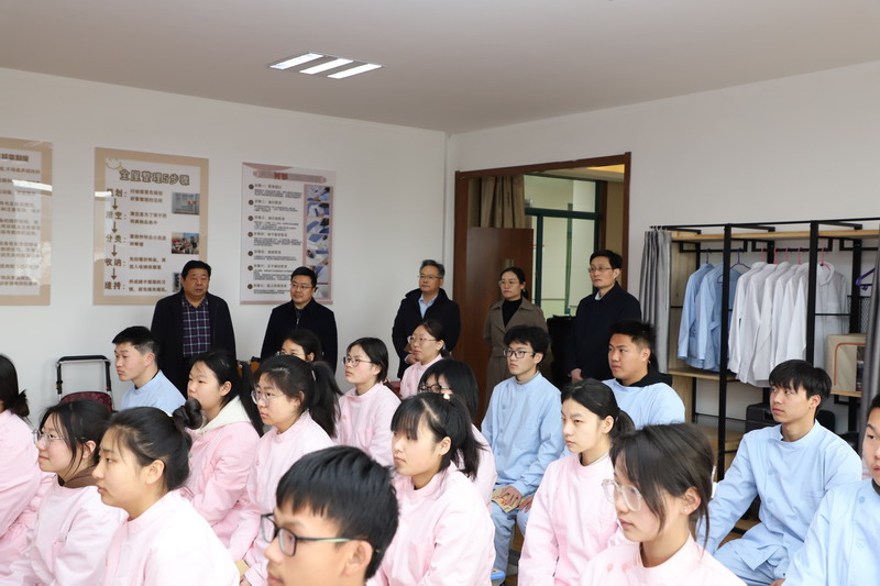 日出水了啊快点使劲动态图