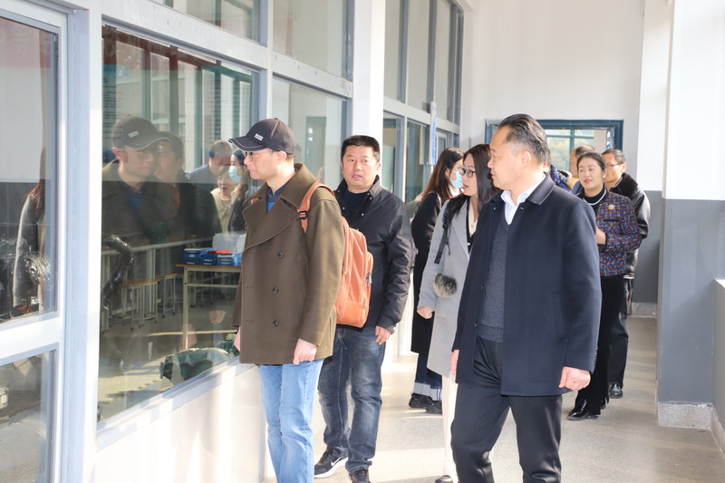 日出水了啊快点使劲动态图