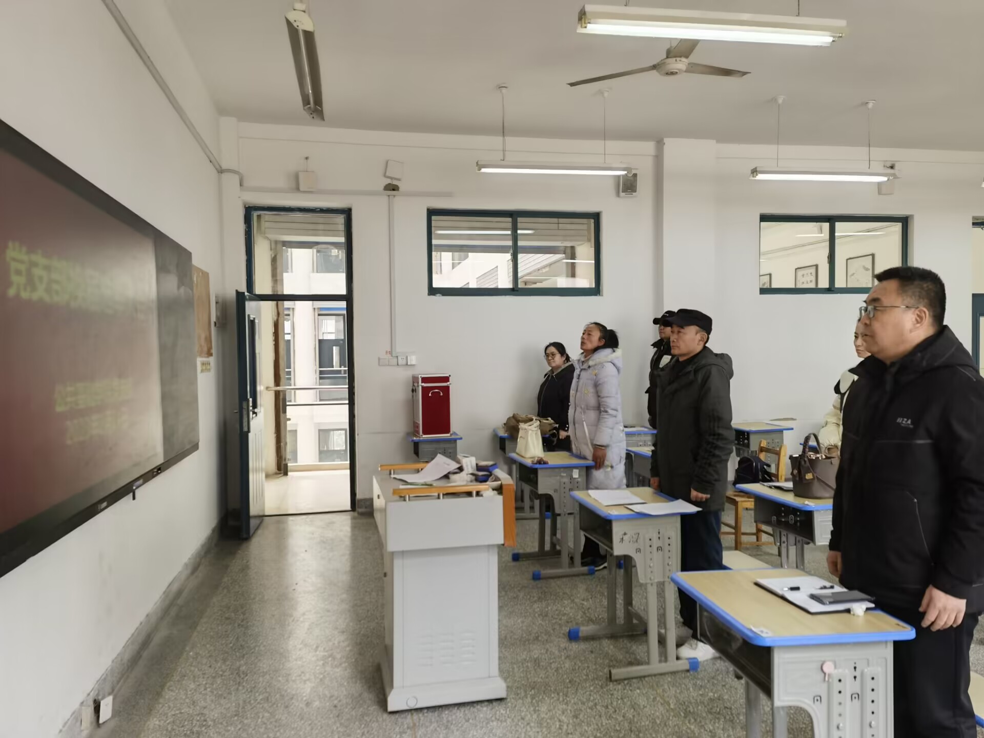 日出水了啊快点使劲动态图