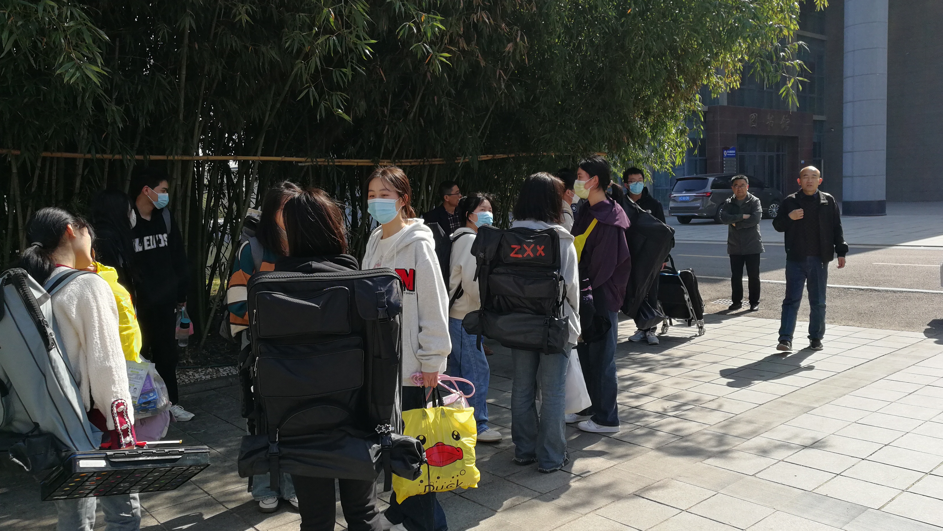 日出水了啊快点使劲动态图