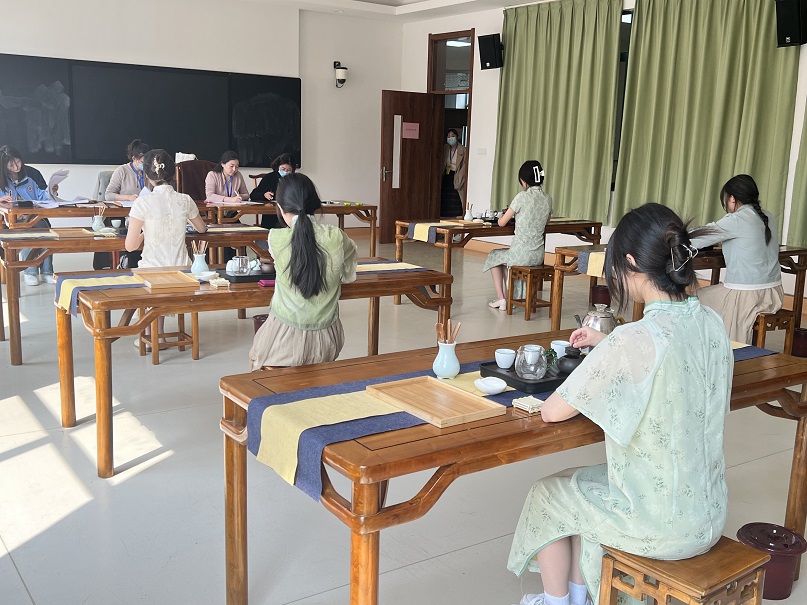 日出水了啊快点使劲动态图