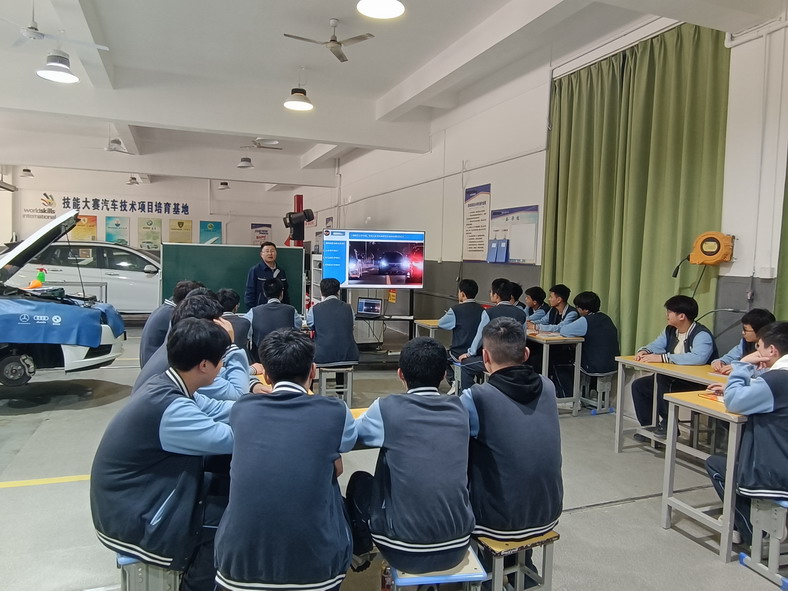 日出水了啊快点使劲动态图