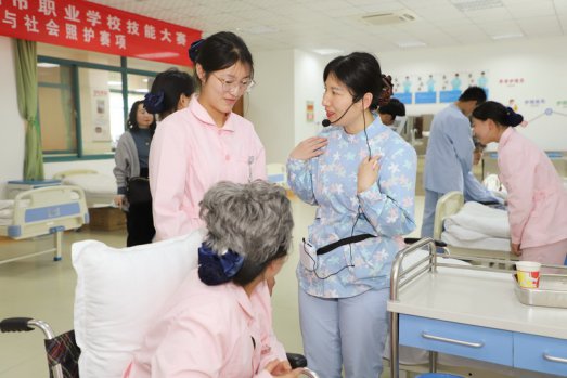 日出水了啊快点使劲动态图