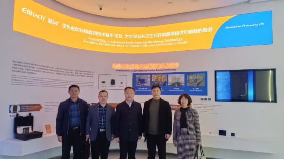 日出水了啊快点使劲动态图