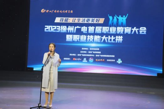 日出水了啊快点使劲动态图