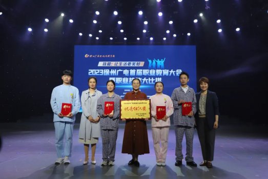 日出水了啊快点使劲动态图