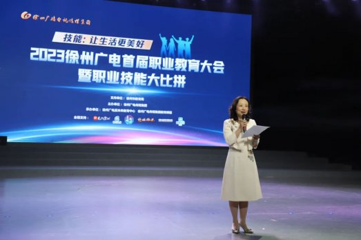 日出水了啊快点使劲动态图