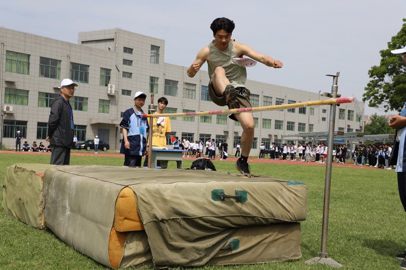 日出水了啊快点使劲动态图