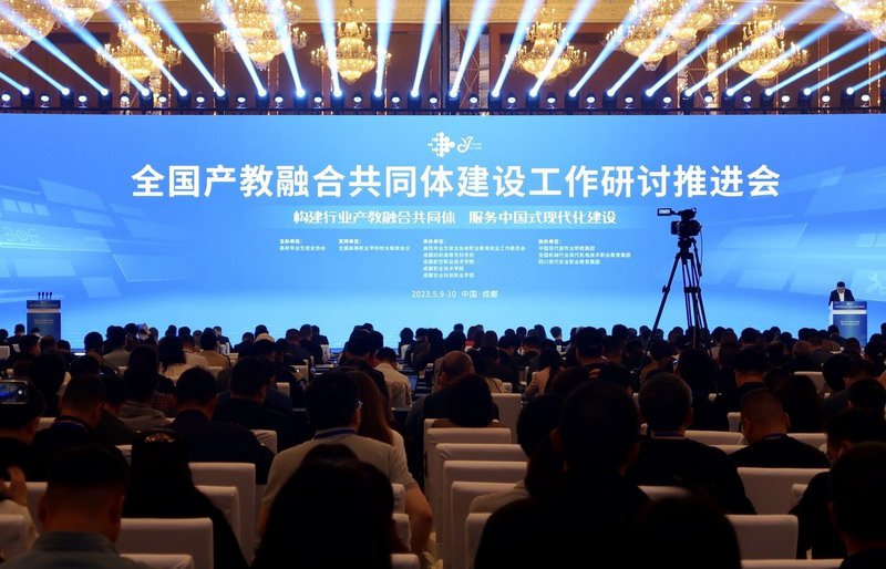 日出水了啊快点使劲动态图