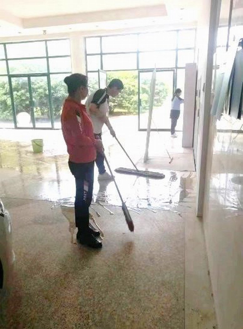 日出水了啊快点使劲动态图