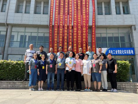 日出水了啊快点使劲动态图