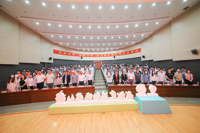 日出水了啊快点使劲动态图