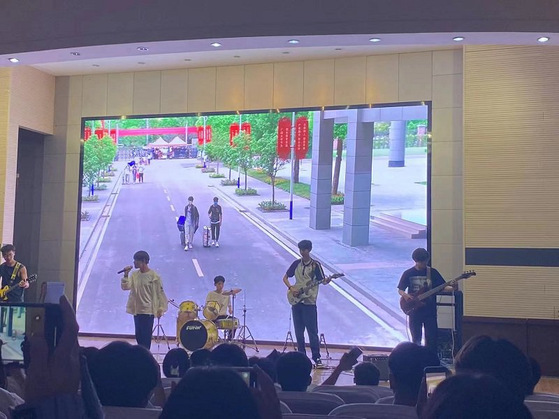 日出水了啊快点使劲动态图