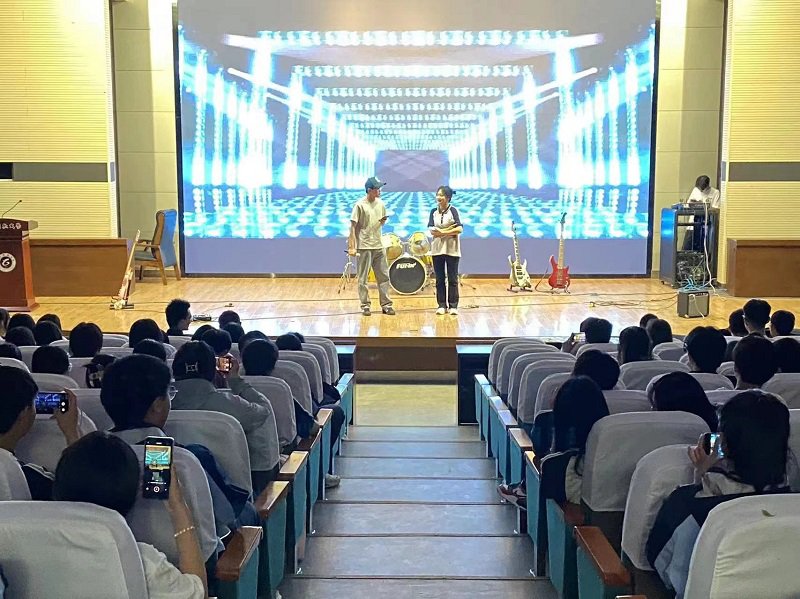 日出水了啊快点使劲动态图