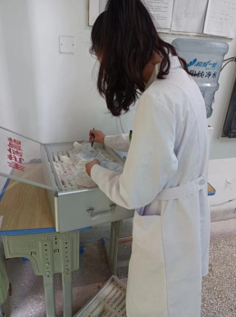  工作人员进行现场采集