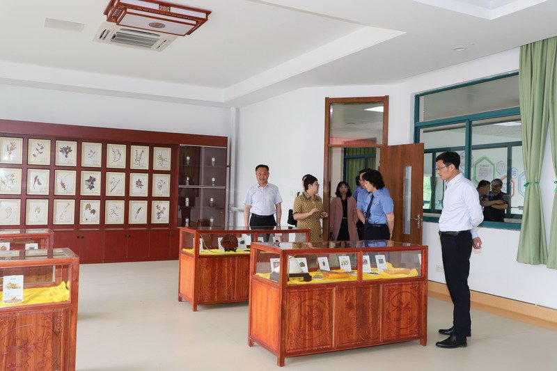 日出水了啊快点使劲动态图