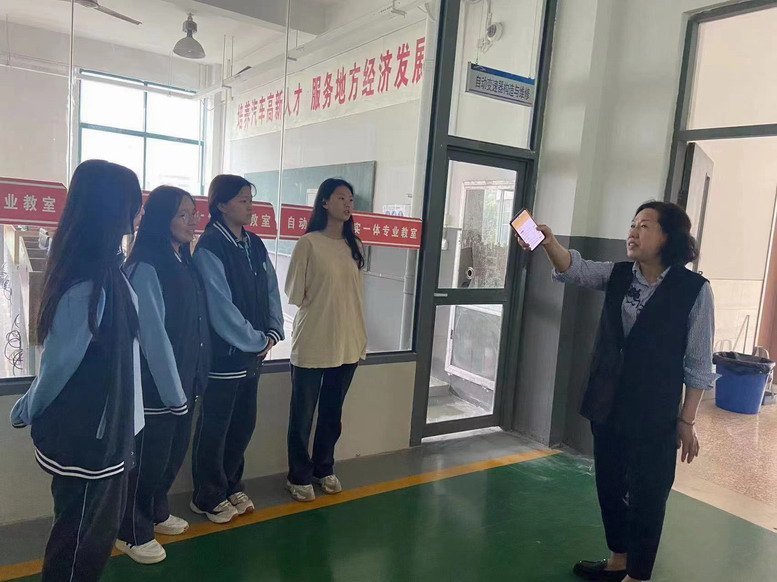 日出水了啊快点使劲动态图