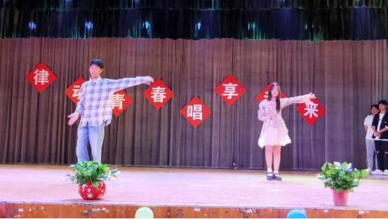 日出水了啊快点使劲动态图