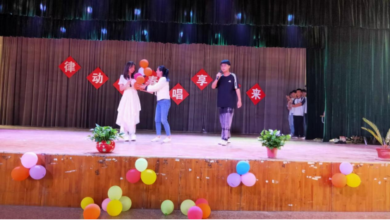 日出水了啊快点使劲动态图