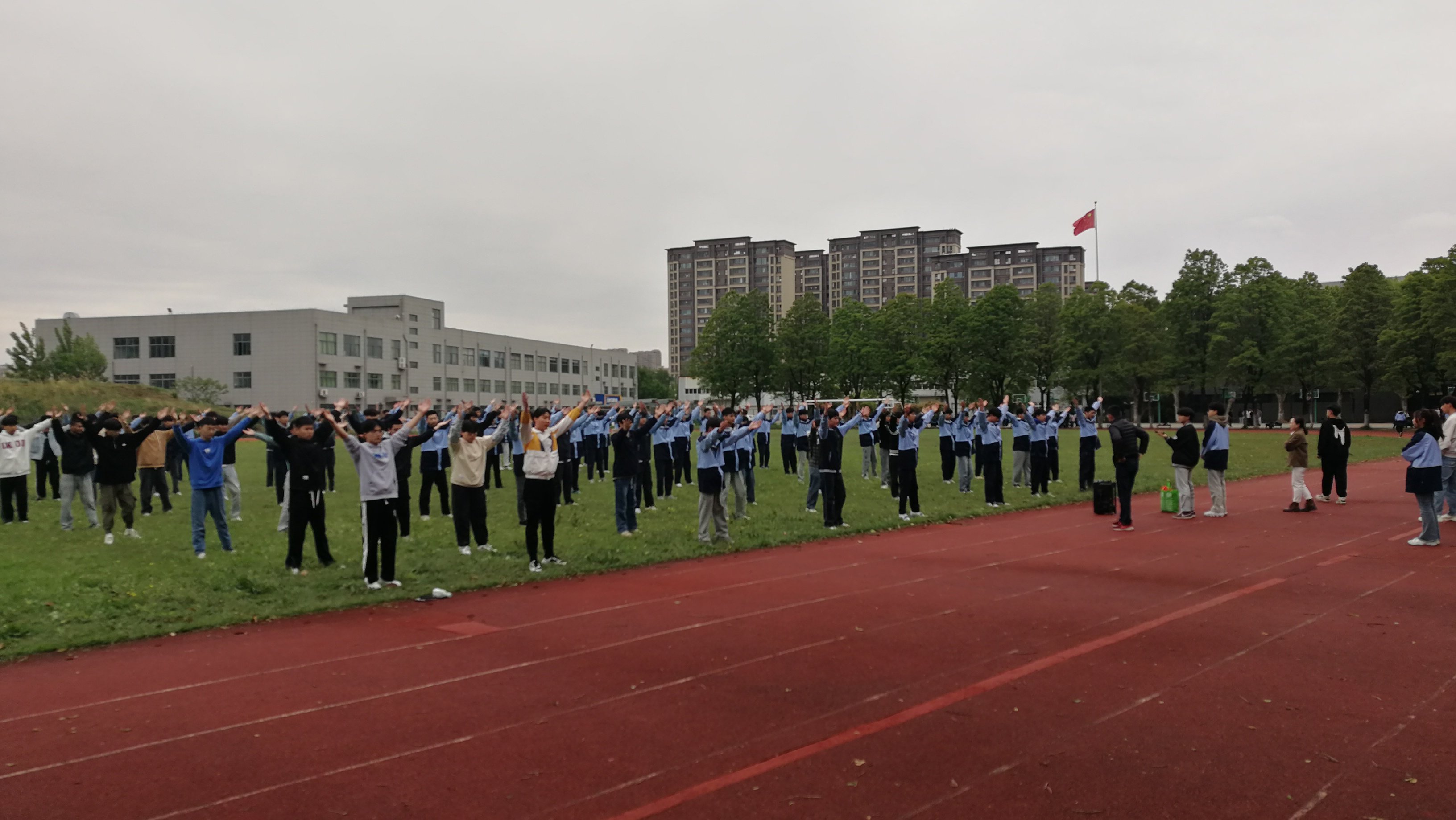 日出水了啊快点使劲动态图