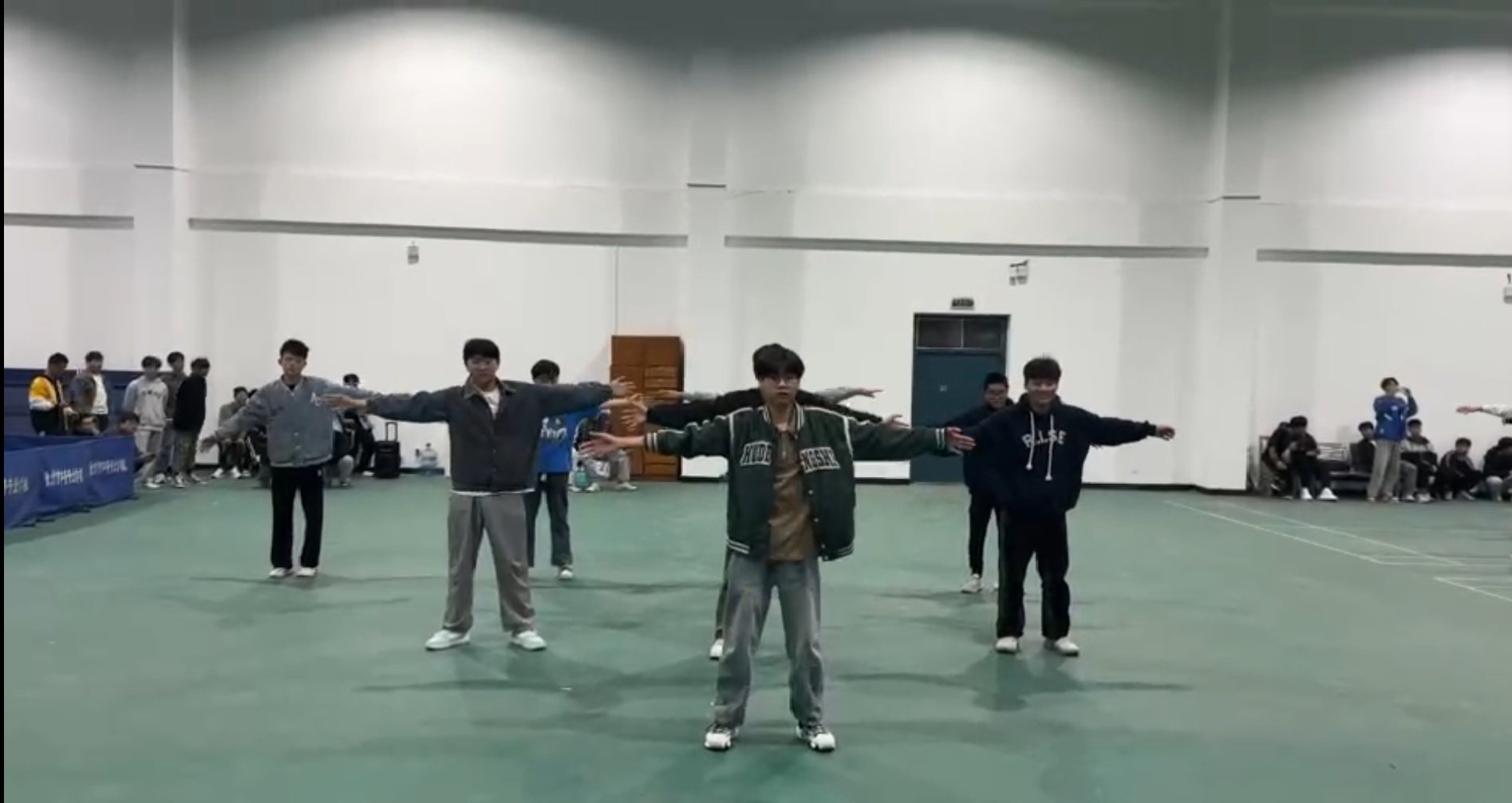 日出水了啊快点使劲动态图