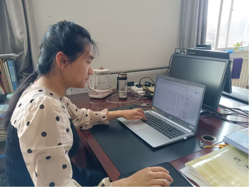 日出水了啊快点使劲动态图