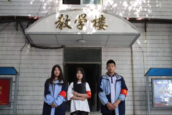 日出水了啊快点使劲动态图