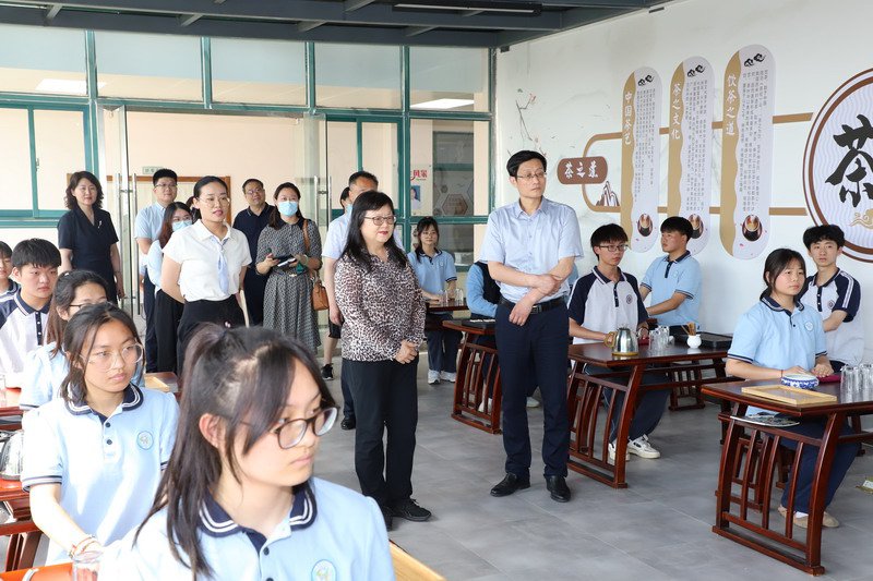 日出水了啊快点使劲动态图