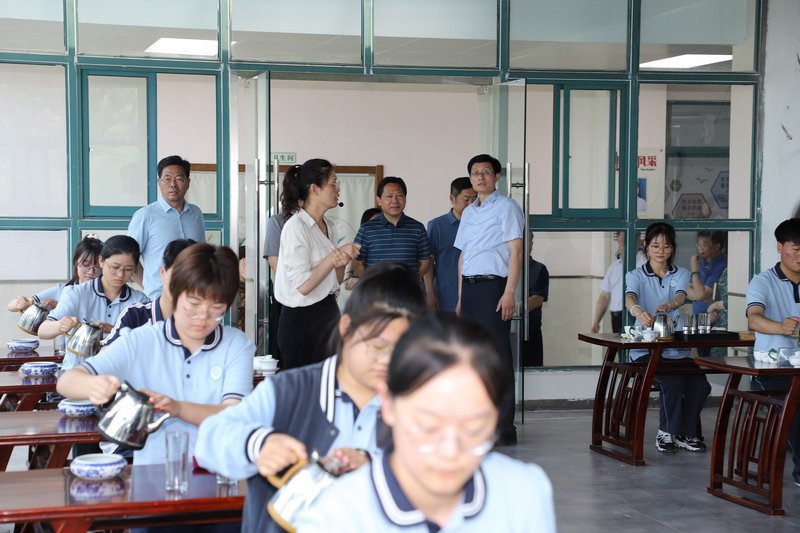 日出水了啊快点使劲动态图