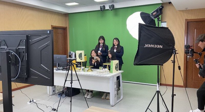 日出水了啊快点使劲动态图