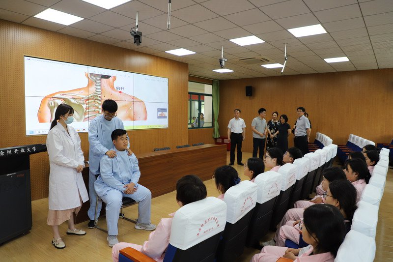 日出水了啊快点使劲动态图