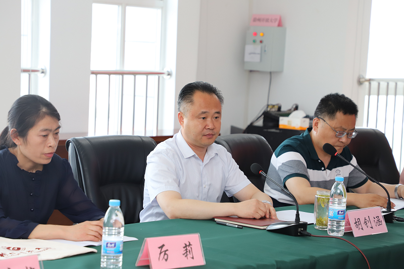 日出水了啊快点使劲动态图