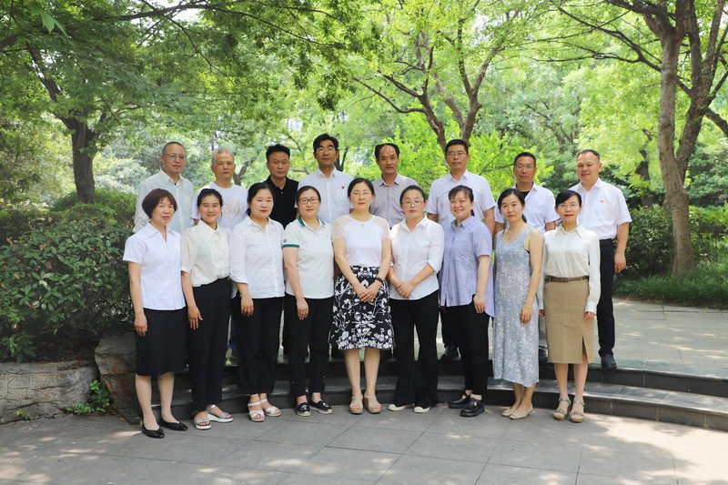 日出水了啊快点使劲动态图