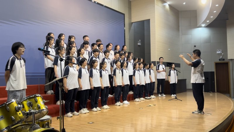 日出水了啊快点使劲动态图