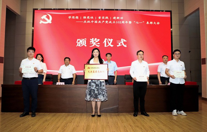 日出水了啊快点使劲动态图