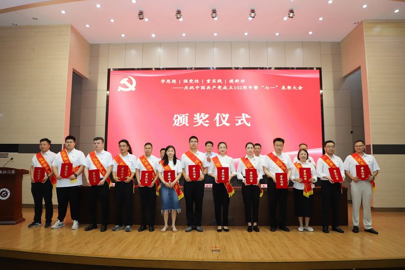 日出水了啊快点使劲动态图